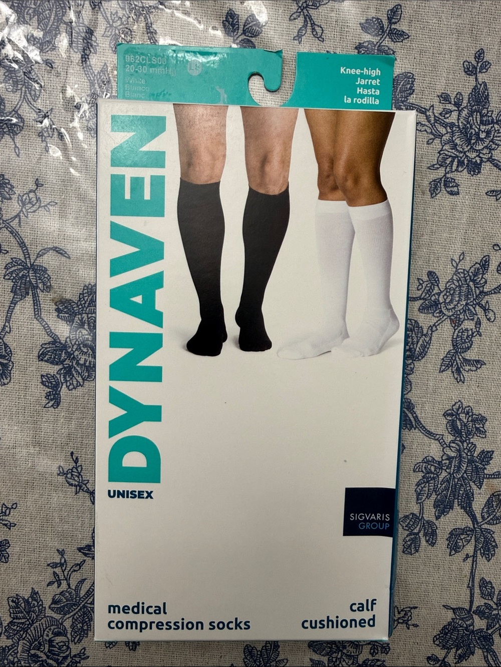 Dynaven Unisex Knee-High 20-30 mmHg Compression Socks White 962CLS00